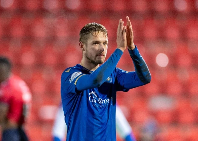 Latvijas izlases aizsargs Balodis neturpinās karjeru Skotijā