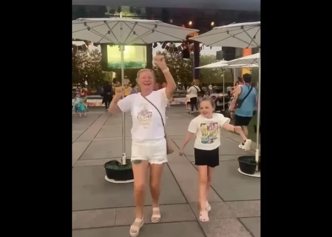 ВИДЕО: бабушка танцевала с внучкой в Disney World, не зная, что жить ей оставалось только две недели