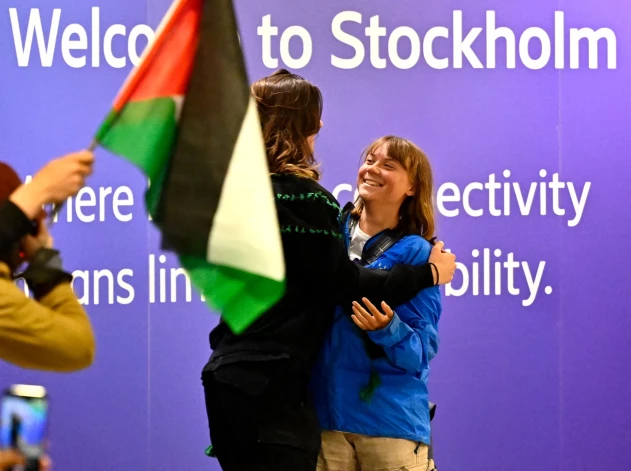 Та самая встреча Греты и Криса в аэропорту Стокгольма.