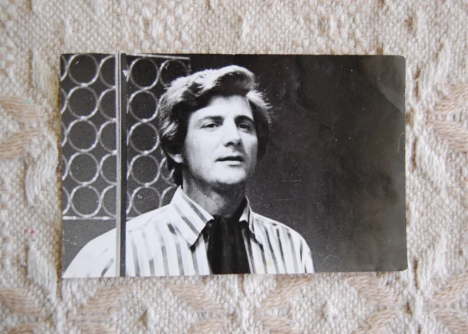 Pašnāvība vai slepkavība? Noslēpumi un zināmais par latviešu dziedātāju Lihtenbergu, kurš septiņdesmitajos lauza sieviešu sirdis