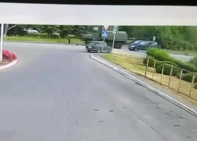 Krievijas karavīri ar "Ural" izraisa letālu ceļa satiksmes negadījumu.