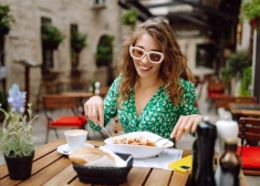 После вкусного обеда... 5 причин, почему после еды желательно посидеть