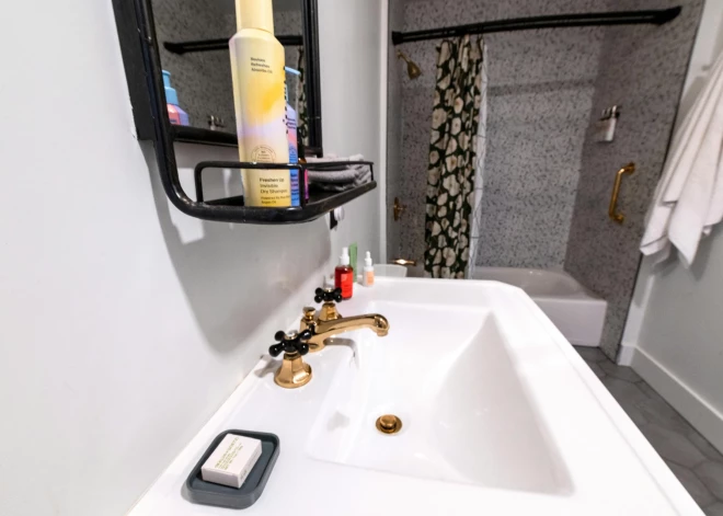 Kāpēc viesnīcās nevajadzētu ņemt vienreiz lietojamos higiēnas līdzekļus