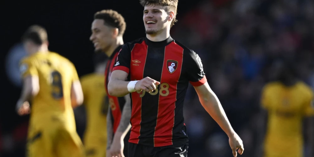 Anglijas futbola premejrlīgas čempionvienība "Liverpool" par 40 miljoniem sterliņu mārciņu (46,8 miljoniem eiro) no "Bournemouth" komandas iegādājas malējo aizsargu Milošu Kerkezu.