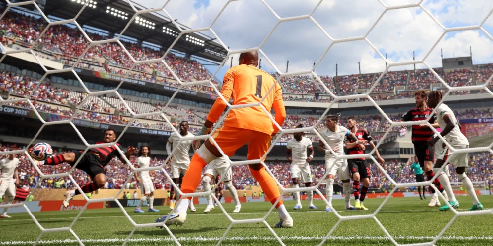 Riodežaneiro "Flamengo" komanda piektdien FIFA Klubu pasaules kausa mačā pārspēja Anglijas futbola premjerlīgas klubu Londonas "Chelsea".