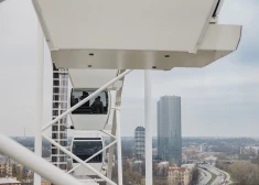 Rīgas panorāmas ratu apmeklējuši jau desmitiem tūkstošu cilvēku, vasarā tas strādās ilgāk