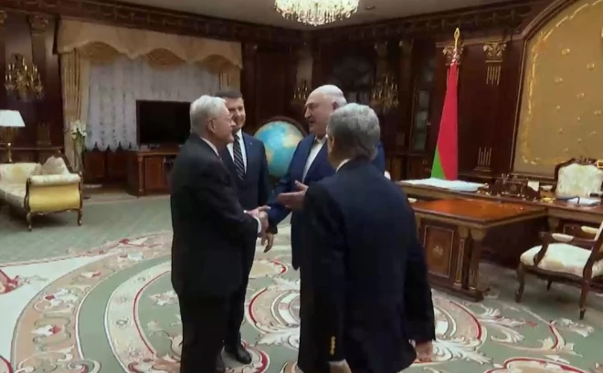 Baltkrievijas līderis Lukašenko tikās ar Donalda Trampa īpašo sūtni Kītu Kellogu.