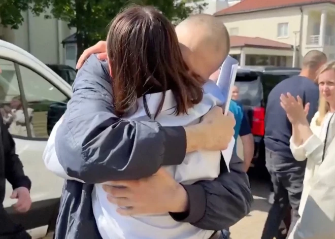 Pēc četriem gadiem no cietuma atbrīvots Baltkrievijas opozicionāres Svjatlanas Cihanouskas vīrs