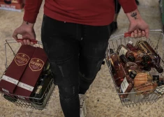Alkohola iepakojumam jābrīdina par vēža risku, pauž ārsti un labdarības organizācijas