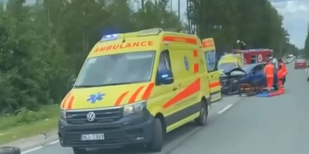 Vairāku auto avārija uz Liepājas šosejas.