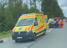 VIDEO: Liepājas šoseju satricina negadījums –  frontāli saduras divas automašīnas