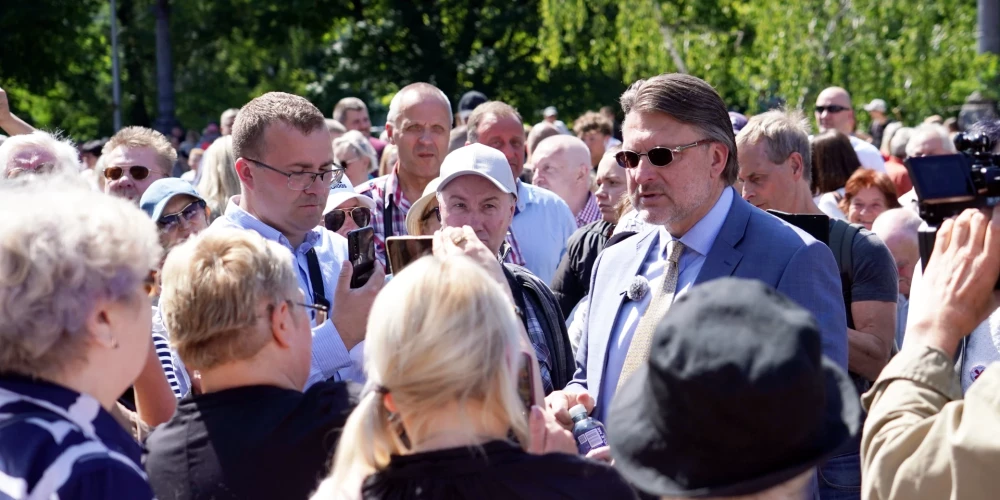 Айнар Шлесерс во время предыдущего митинга.