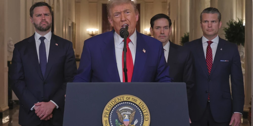 Дональд Трамп выступает в Белом доме в Вашингтоне после того, как вооруженные силы США нанесли удары по трем ядерным и военным объектам Ирана.