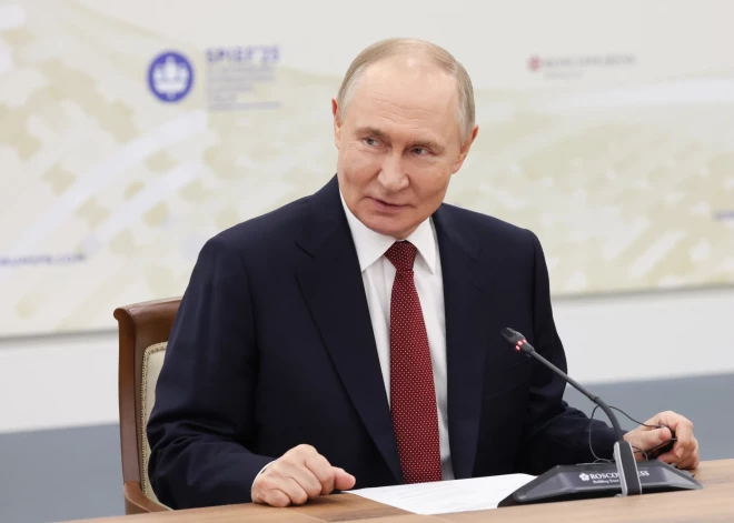 “Izraēla praktiski ir krieviski runājoša valsts,” Putins murgaini atbild, kādēļ nedodas palīgā savam sabiedrotajam Irānai