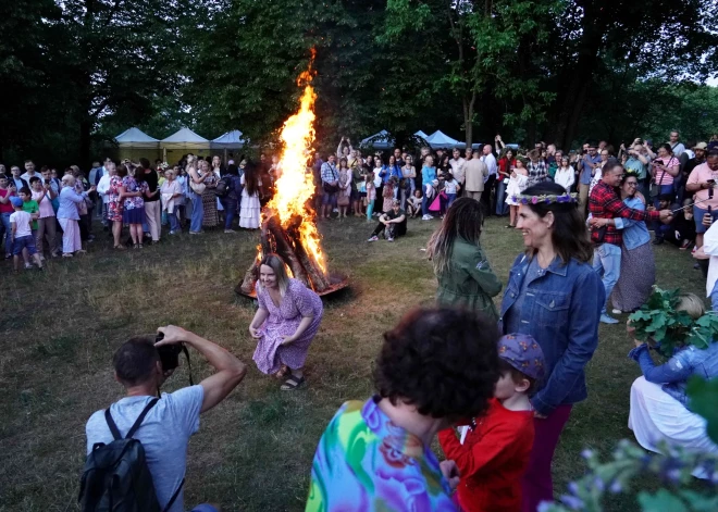 Облака, дождь, ветер и +21: прогноз на Лиго в Латвии