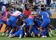 Kirasao futbolisti Zelta kausa mačā pārsteidz spēcīgo Kanādu