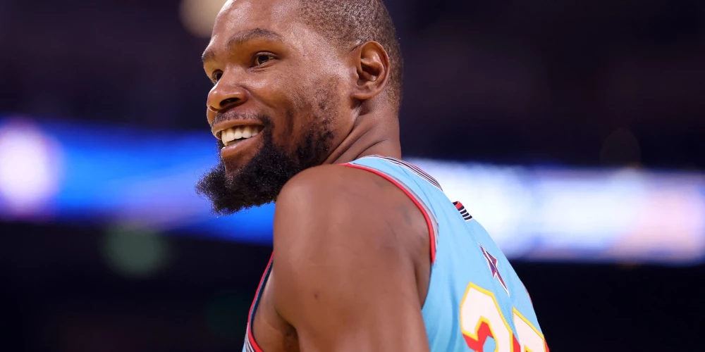 Kevins Durants savu trešo NBA čempiontitulu mēģinās izcīnīt Hjūstonas "Rockets" rindās.