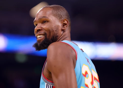 Kevins Durants savu trešo NBA čempiontitulu mēģinās izcīnīt Hjūstonas "Rockets" rindās.
