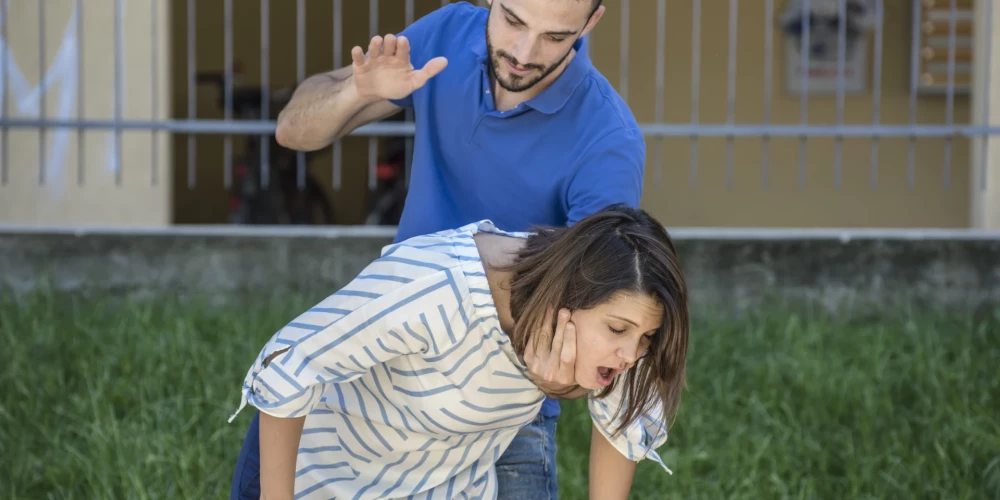 Большинство пострадавших от удушья — взрослые, которые едят, пьют и разговаривают одновременно.
