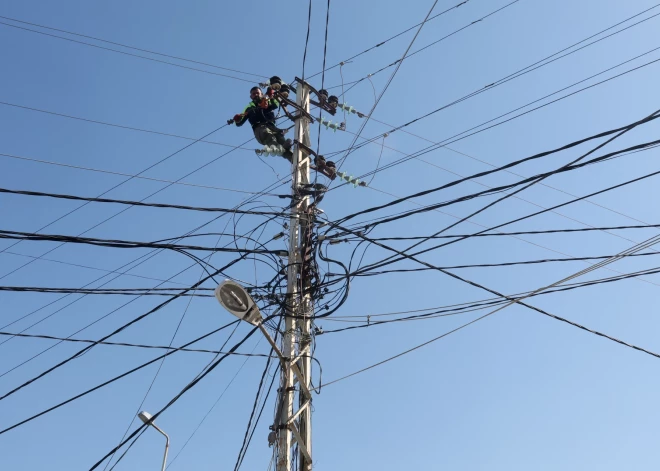 Izraēlā Irānas raķetes nodarījušas postījumus elektroapgādes infrastruktūrai