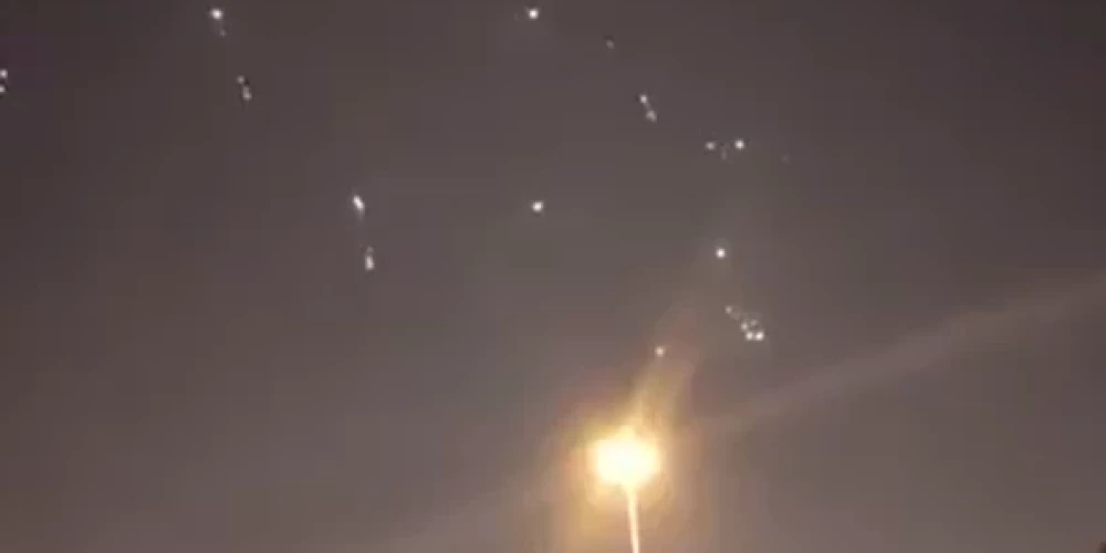 Debesis Kataras galvaspilsētā Dohā irāņu uzbrukuma laikā (ekrānuzņēmums no video)