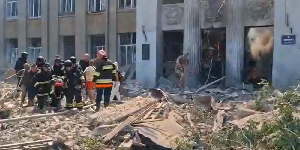 Krievu sagrautā liceja Odesas apgabala Bilhorodā-Dņistrovskā (ekrānuzņēmums no video)