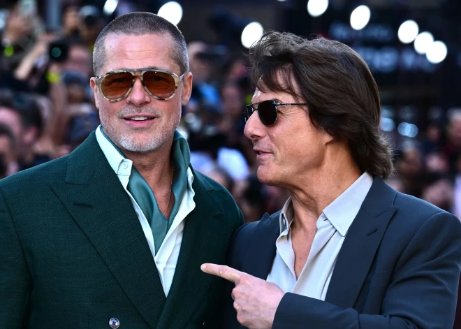 Встретились два "вампира": 60-летние Питт и Круз воссоединились на премьере