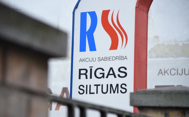 “Rīgas siltums” divas trešdaļas siltumenerģijas rīdzinieku dzīvokļu radiatoriem iepērk no “Latvenergo”.