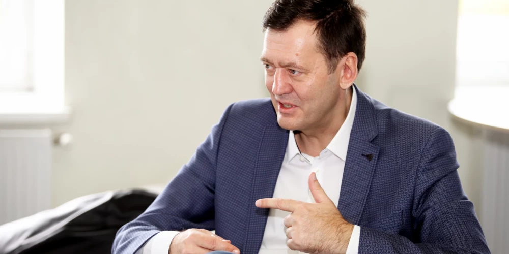 Эдмунд Апсалонс.