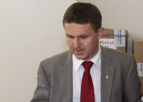 Indriķis Putniņš ir Cēsu novada domes deputāts. 