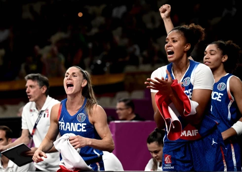 Francijas sieviešu basketbola izlase otrdien kā pirmā nodrošināja vietu šī gada Eiropas čempionāta pusfinālā.
