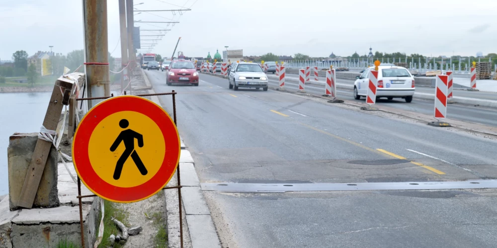 Būvdarbi turpinās 70 valsts autoceļu posmos. 