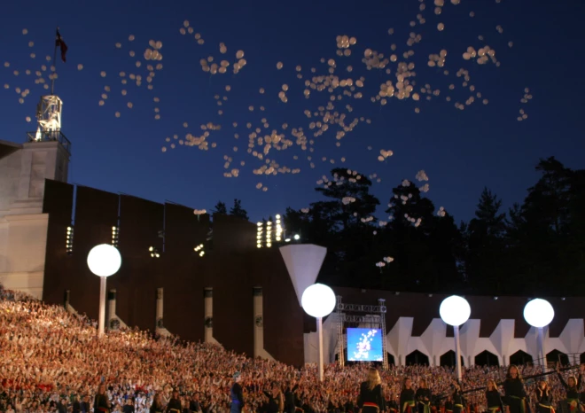 IX Latvijas skolu jaunatnes Dziesmu un deju svētku noslēguma koncerts Mežaparka Lielajā estrādē 2005. gada 4. jūlijā.