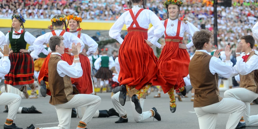 XI Latvijas skolu jaunatnes dziesmu un deju svētku noslēguma koncerts "Manā dziesmā tu..." Mežaparka Lielajā estrādē.