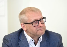 Par Saldus novada domes priekšsēdētāju atkārtoti ievēlē Zustu