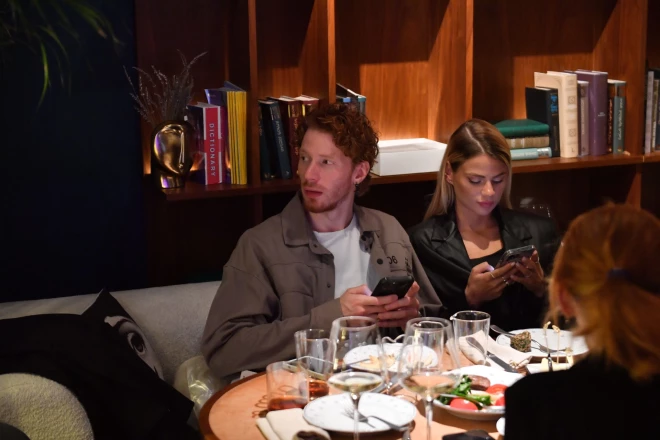 Никита Пресняков с женой Аленой Красновой.