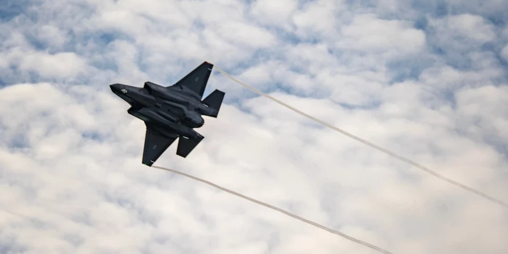 F-35A - малозаметный многофункциональный истребитель пятого поколения.