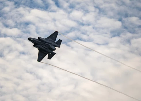 F-35A - малозаметный многофункциональный истребитель пятого поколения.