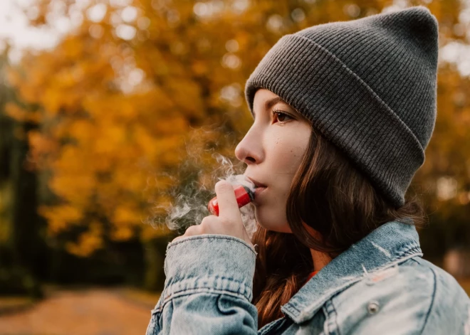 Специалист: в Латвии из-за загруженности семейные врачи перестали бороться с курением своих пациентов