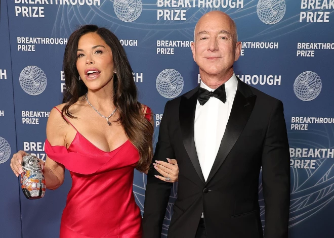 Жители Венеции сорвали "свадьбу года" и заставили миллиардера Безоса изменить место торжества