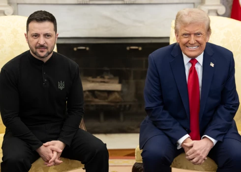 Hāgā notiekošā NATO samita kuluāros trešdien sākusies Ukrainas prezidenta Volodimara Zelenska tikšanās ar ASV prezidentu Donaldu Trampu.