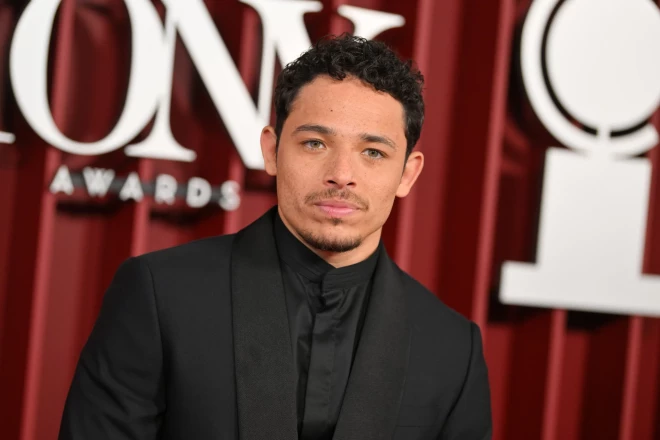 Brodvejas mūziklu un Holivudas filmu aktieris Entonijas Ramoss.