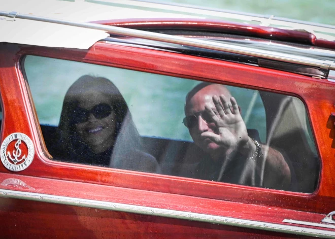 Džefs Bezoss un Lorena Sančesa ieradušies Itālijā. Atklātas ekskluzīvas detaļas par viņu kāzām