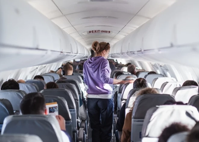 Лучше не трогать: названы самые грязные места в салоне самолета. Нет, это не туалет