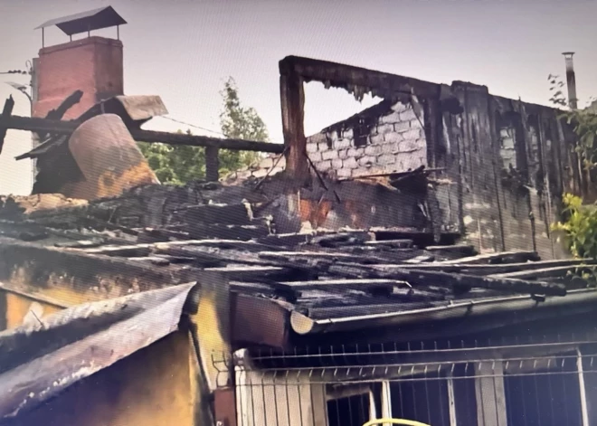 "Пламя было ужасающим": пожар в Огре оставил семью из шести человек без дома