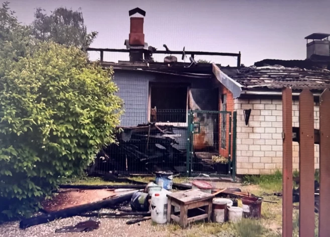 Пламя вспыхнуло в ночь на воскресенье около 00:30.