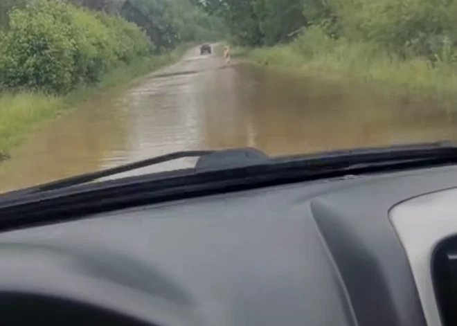 Tiks slēgts applūdušais Blome-Strante-Smiltene autoceļš