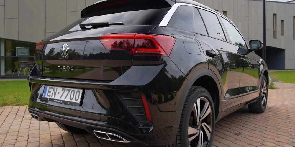 Pēc izmēriem un silueta Volkswagen T-Roc ir Audi Q3 tautas analogs. 