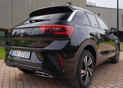 Pēc izmēriem un silueta Volkswagen T-Roc ir Audi Q3 tautas analogs. 