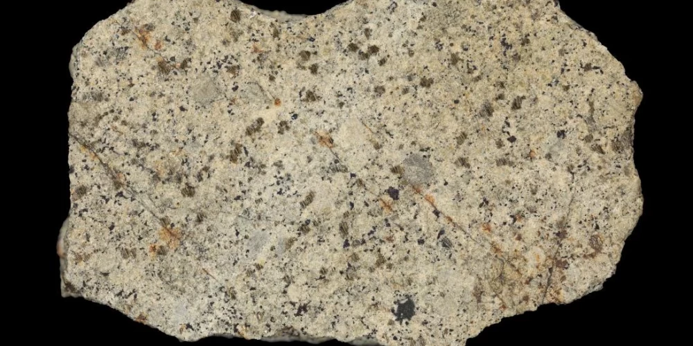 Nogrieztais fragments ir no aptuveni 5,2 kg smagā Biržu jeb Leimaņu meteorīta, kas 1863.gada 2.jūnijā nokrita tagadējā Jēkabpils novada Salas pagastā Bullīšu mežniecības teritorijā.